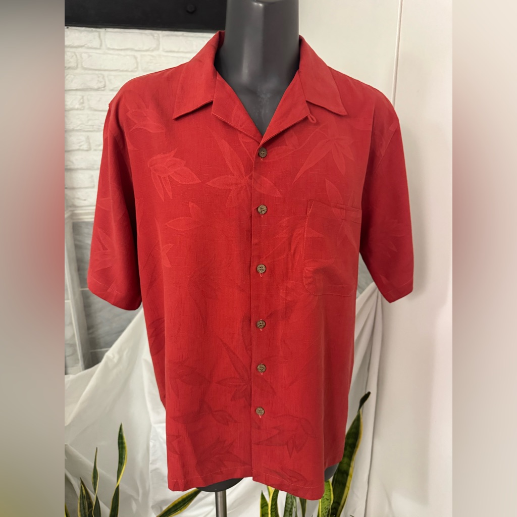 Tommy Bahama 100% Silk Red Short Sleeve Button Down Shirt